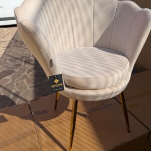 Poltrona beige con piedi oro