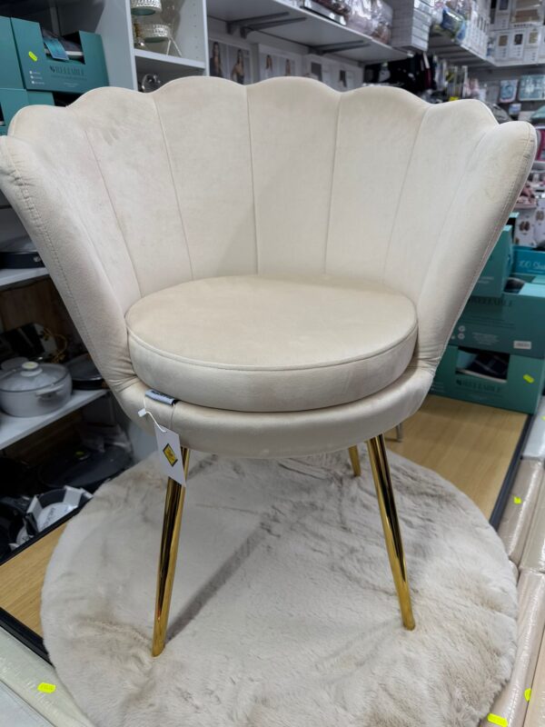 Poltrona beige con piedi oro - immagine 2