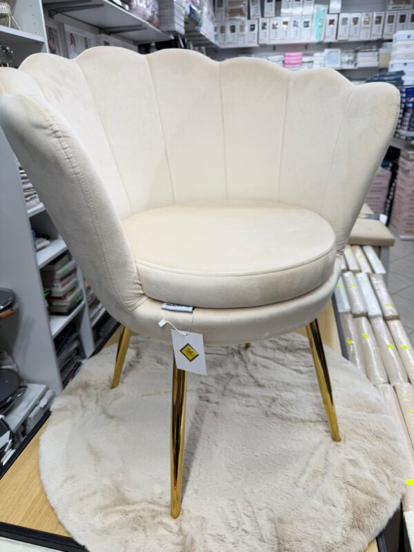 Poltrona beige con piedi oro - immagine 5