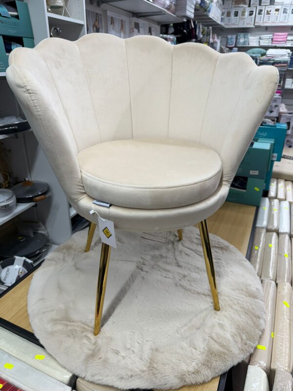 Poltrona beige con piedi oro - immagine 4