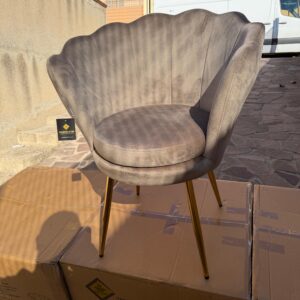 Poltrona tortora con piedi oro