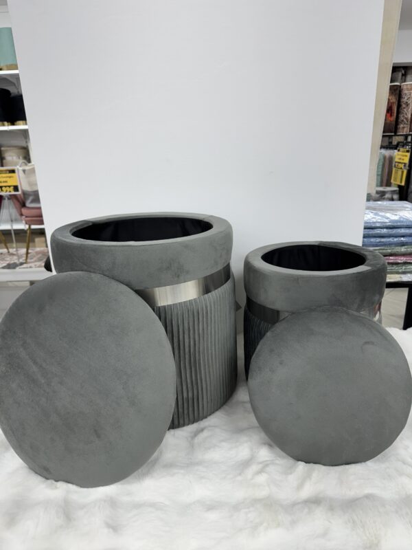 Set 2 Pouf  grigio scuro con fascia Argento