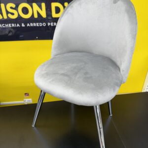 Sedia Antalya in velluto grigia con gambe metallo argento