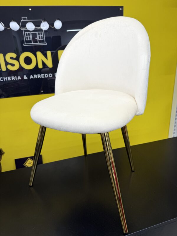 Sedia Antalya in velluto beige con gambe metallo oro